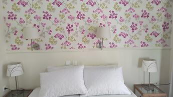 Okeania Seafront Rooms in Kamena Vourla