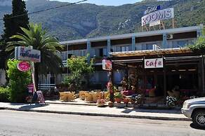 Okeania Seafront Rooms in Kamena Vourla