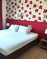 Okeania Seafront Rooms in Kamena Vourla