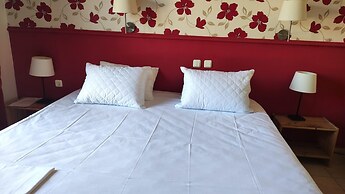 Okeania Seafront Rooms in Kamena Vourla