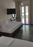 Okeania Seafront Rooms in Kamena Vourla