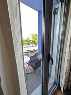 Okeania Seafront Rooms in Kamena Vourla