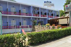 Okeania Seafront Rooms in Kamena Vourla