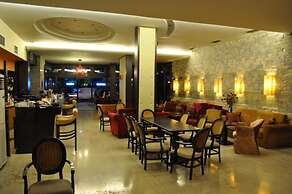 Okeania Seafront Rooms in Kamena Vourla