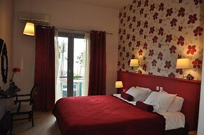 Okeania Seafront Rooms in Kamena Vourla