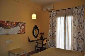 Okeania Seafront Rooms in Kamena Vourla