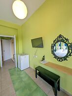 Okeania Seafront Rooms in Kamena Vourla