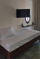 Okeania Seafront Rooms in Kamena Vourla