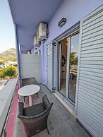 Okeania Seafront Rooms in Kamena Vourla