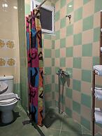 Okeania Seafront Rooms in Kamena Vourla