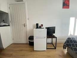 Comfortable Homely Studio Flat in Wembley