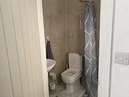 Comfortable Homely Studio Flat in Wembley