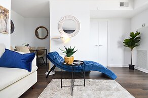 Yorkville Modern 1 Bedroom Suite Toronto