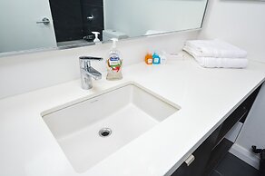 Yorkville Modern 1 Bedroom Suite Toronto