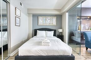 Yorkville Modern 1 Bedroom Suite Toronto
