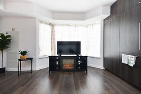 Yorkville Modern 1 Bedroom Suite Toronto