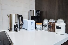 Yorkville Modern 1 Bedroom Suite Toronto