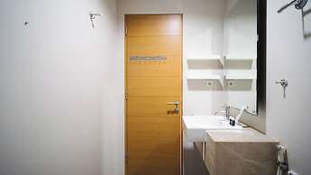 Spacious And Comfy 1Br Apartment Connected To Mall At Aryaduta Residen