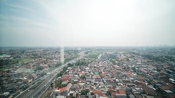 Spacious And Comfy 1Br Apartment Connected To Mall At Aryaduta Residen