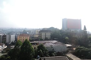 Homey 1Br Apartment With Extra Room At Parahyangan Residence