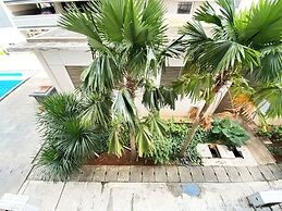 Cozy Stay Studio (No Kitchen) Elvis Tower Apartment