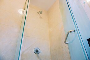 Homey And Modern 2Br At The Mansion Kemayoran Apartment