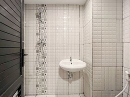 Modern Designed Studio At De Prima Apartment