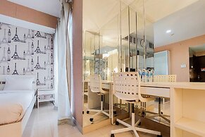 Cozy And Minimalist Studio Room Paramount Skyline Apartment