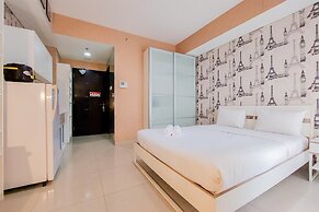 Cozy And Minimalist Studio Room Paramount Skyline Apartment