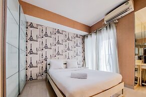 Cozy And Minimalist Studio Room Paramount Skyline Apartment