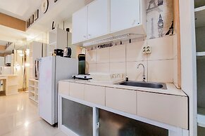 Cozy And Minimalist Studio Room Paramount Skyline Apartment