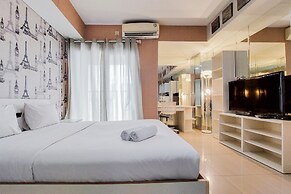 Cozy And Minimalist Studio Room Paramount Skyline Apartment