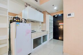 Cozy And Minimalist Studio Room Paramount Skyline Apartment