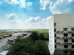 Cozy Stay Studio At Tamansari Mahogany Karawang Apartment