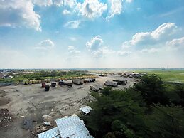 Cozy Stay Studio At Tamansari Mahogany Karawang Apartment