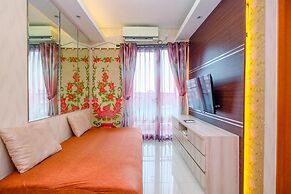 Nice And Comfort 2Br Apartment At Woodland Park Residence