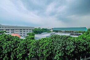 Nice And Comfort 2Br Apartment At Woodland Park Residence