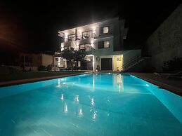 White Suites Icmeler