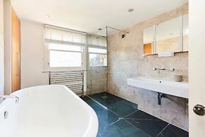 The Walterton Sanctuary - Bright 3bdr Flat