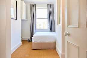 The Walterton Sanctuary - Bright 3bdr Flat