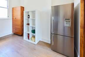 The Walterton Sanctuary - Bright 3bdr Flat