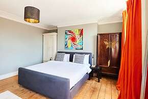 The Walterton Sanctuary - Bright 3bdr Flat