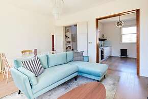 The Walterton Sanctuary - Bright 3bdr Flat