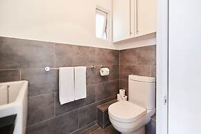 The Walterton Sanctuary - Bright 3bdr Flat