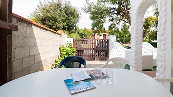 Sandy House in Mandriola