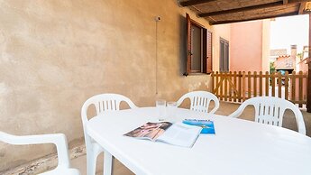 Sandy House in Mandriola