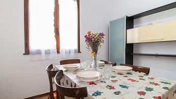 Sandy House in Mandriola