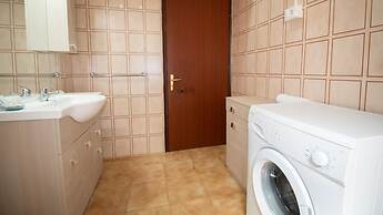 Sandy House in Mandriola