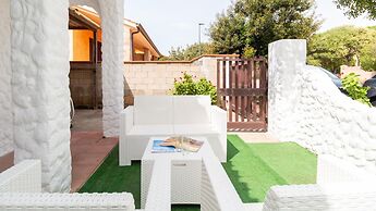 Sandy House in Mandriola