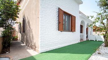 Sandy House in Mandriola